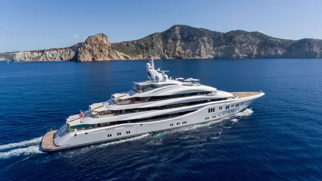 LADY LARA Luxury Charter Yacht by Lurssen Charteryachtsfinder