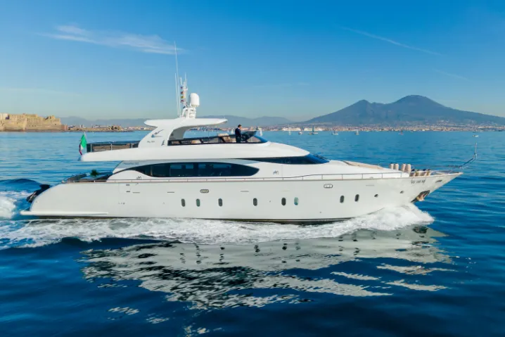 MY LIFE Luxury Charter Yacht by Maiora Charteryachtsfinder.com