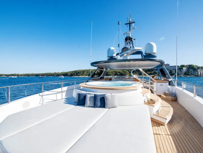 NORTHERN ESCAPE Luxury Charter Yacht Benetti 9